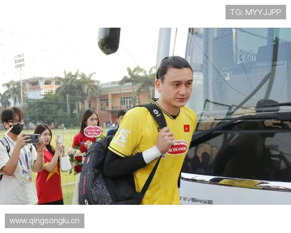 越南队邓文林扑救 越南队邓文林扑救